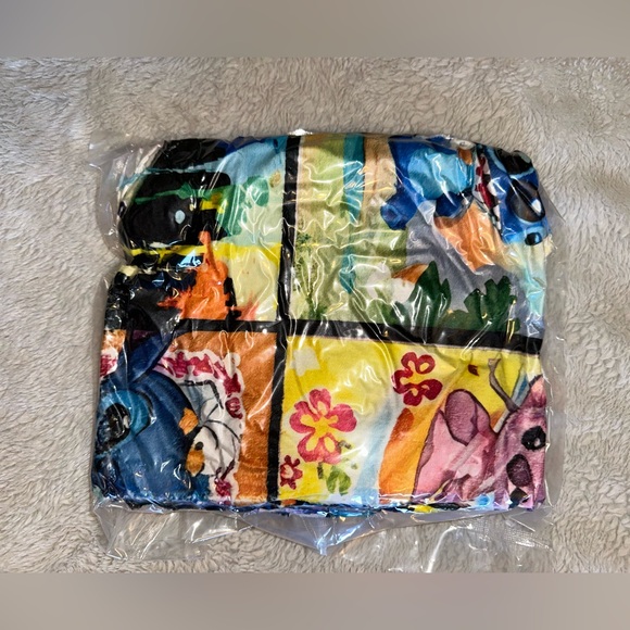 NIB Stitch Fleece Blanket - Picture 7 of 7